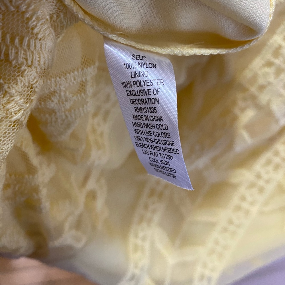 Socialite Plunging Lace Romper in Yellow Pastel - Picture 7 of 8